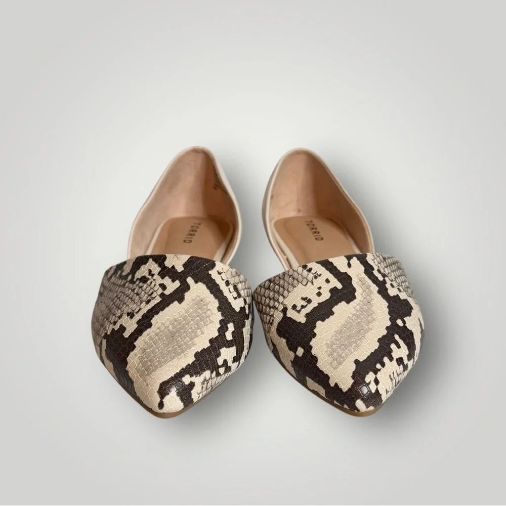 Torrid Flats 8W Snake Print Pointed Toe D’Orsay Trendy Shoes Beige Like New